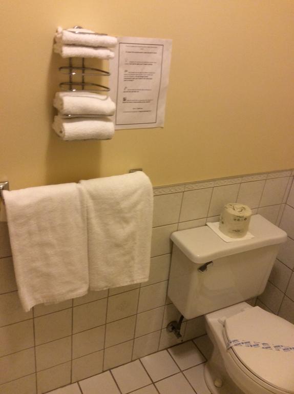 Hotel Travelodge By Wyndham Victoriaville Quarto foto