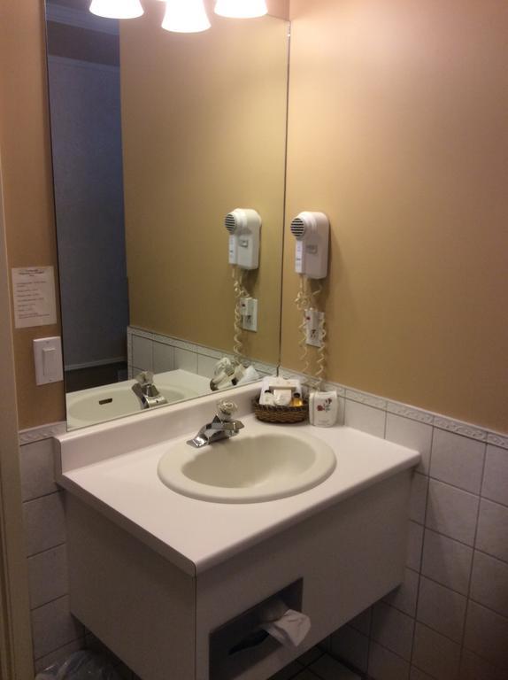 Hotel Travelodge By Wyndham Victoriaville Quarto foto