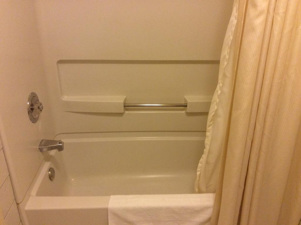 Hotel Travelodge By Wyndham Victoriaville Quarto foto