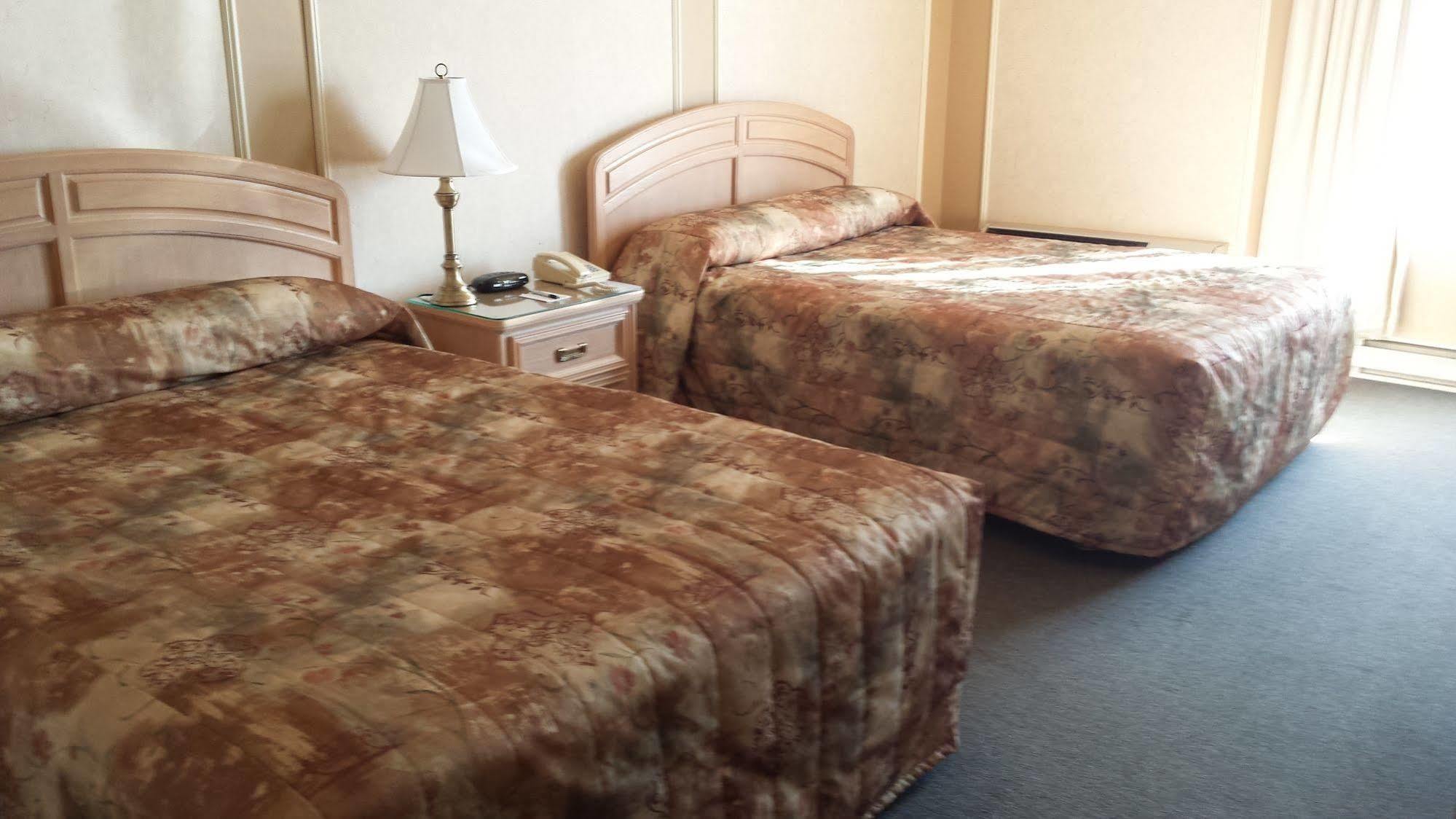 Hotel Travelodge By Wyndham Victoriaville Exterior foto